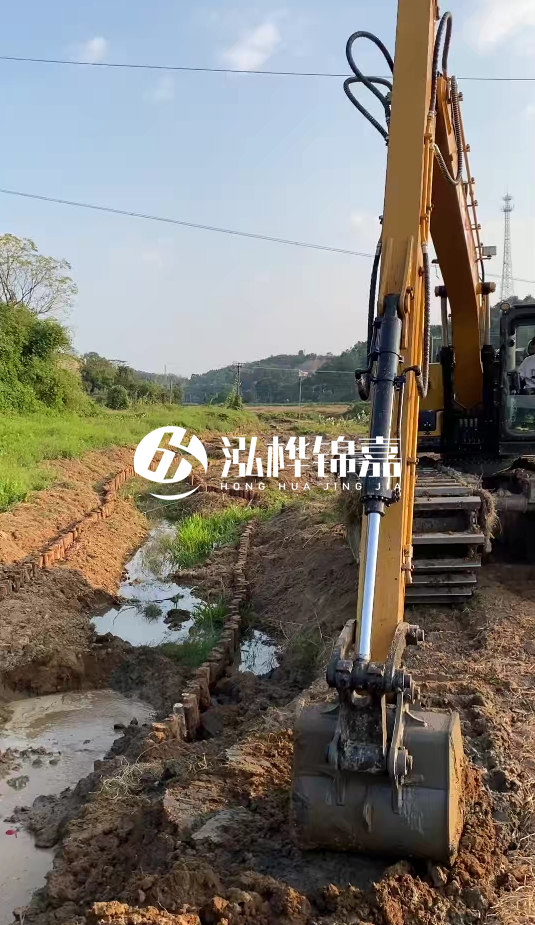 青島河道清淤專(zhuān)業(yè)施工-水挖機(jī)清淤適合哪些河道狀況？