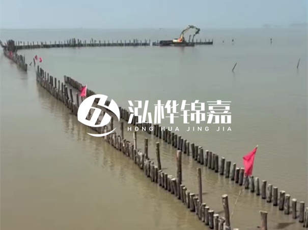 河道護坡打樁對河岸保護有何作用？河道松木樁水面需要預(yù)留多長？