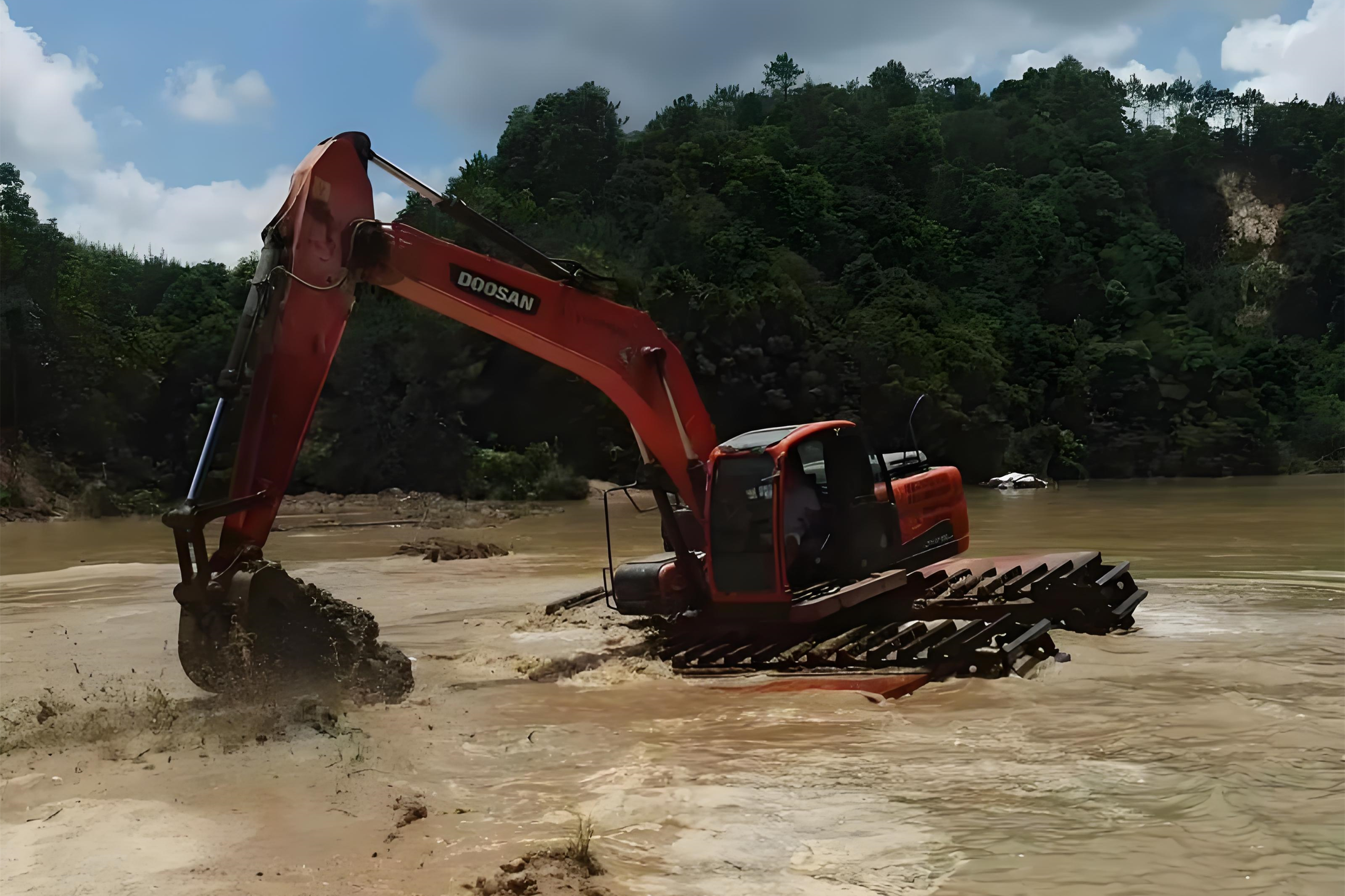 浙江杭州挖機(jī)清淤施工隊(duì)-沼澤地清淤需要先排水嗎？